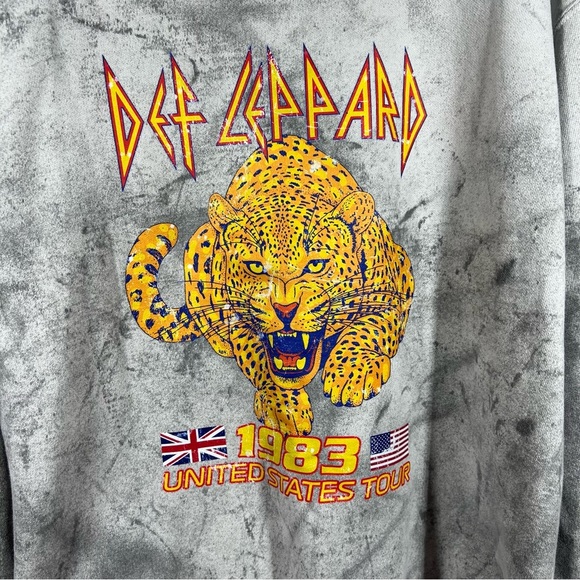 Comfort Colors Grey Acid Wash Def Leppard Graphic Print Sweatshirt - Picture 2 of 5